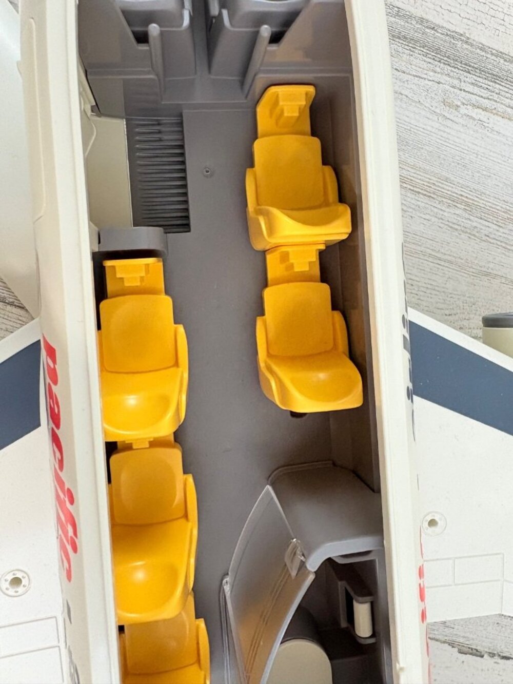 Playmobil 4310 Pacific Airlines Cargo Air Plane with Pilot and Flight Attendant - Picture 7 of 16
